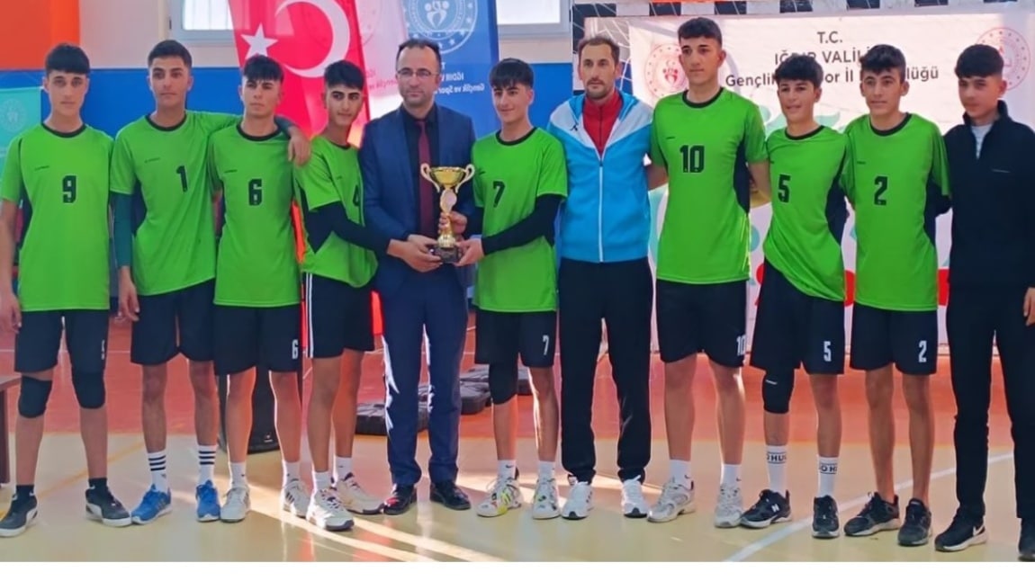 İlimizde Düzenlenen Liseler Arası Erkek Voleybol Turnuvasında İl Birincisi Olduk.